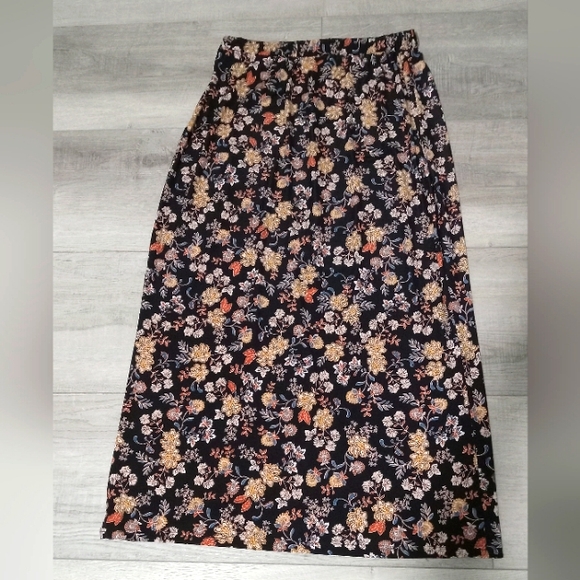 Floral Black Skirt - Picture 1 of 2